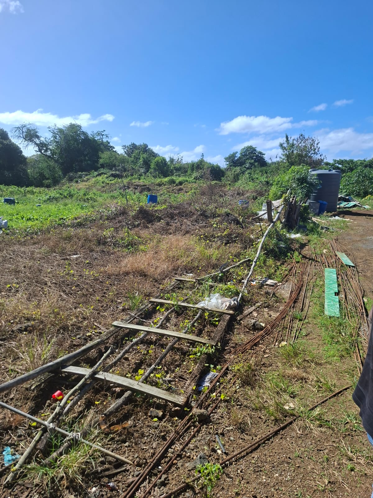 Terrain a Pereybere, pres de la plage, bon pour investissement